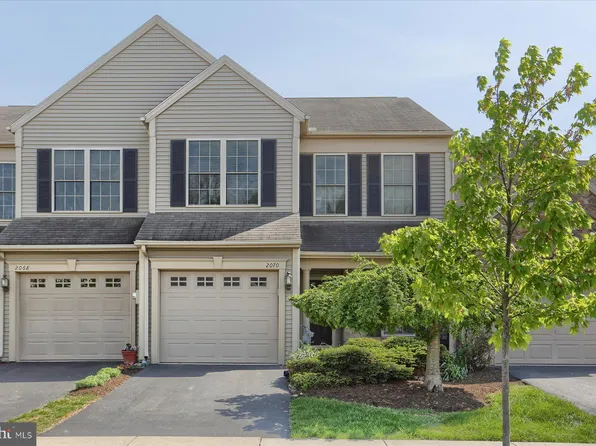 2070 Deer Run Dr, Hummelstown, PA 17036