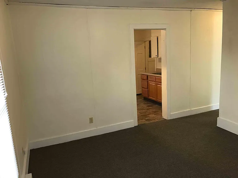330 Elizabeth St — Photo 4