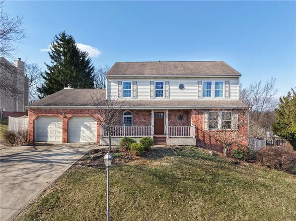 209 Farmcrest Dr, Oakdale, PA 15071
