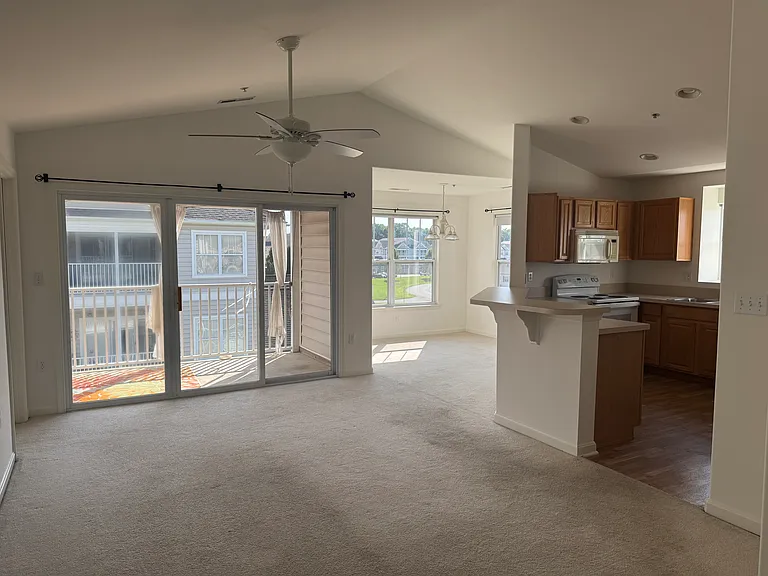 3403K N Sagamore Dr — Photo 5