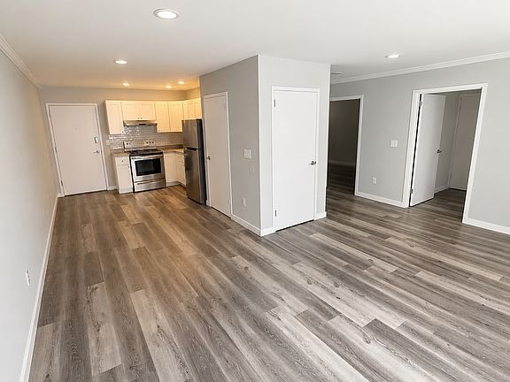 4th image of 144 Fair St #207