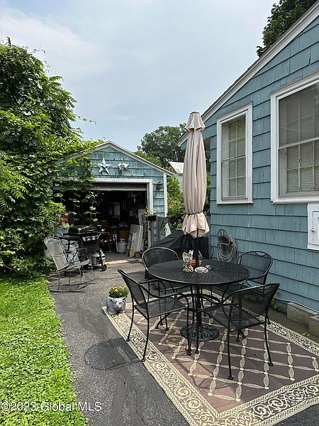 2nd image of 4 MAPLE Avenue
