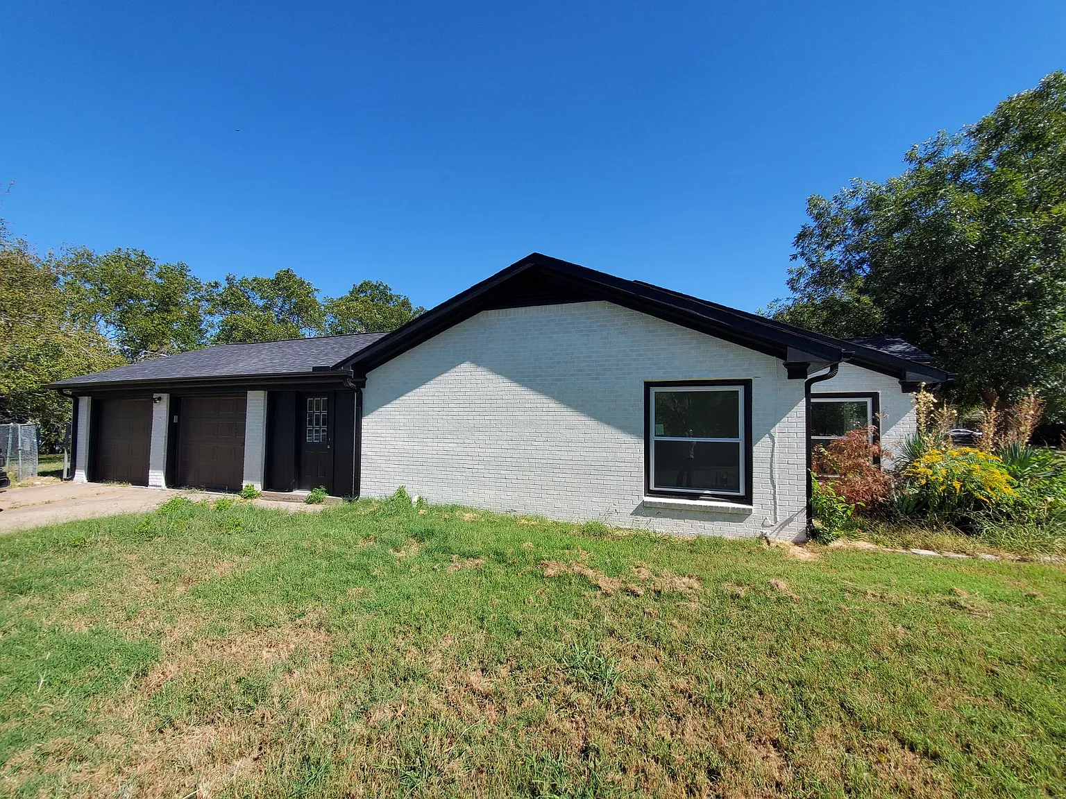 4 bed, 2700 sqft, $2,295 — Photo 3