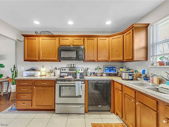 2nd image of 2587 Jaycox Rd
