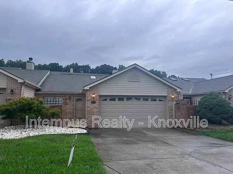 813 Villaview Way — Photo 2