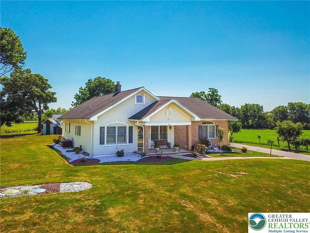 3 bed, 3.5 bath, 2912 sqft, $2,995 — Photo 4