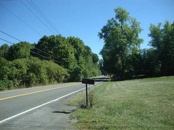2nd image of 219 Old Quarry Rd