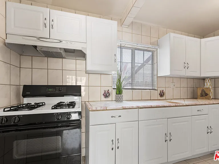 1114 S La Peer Dr — Photo 30