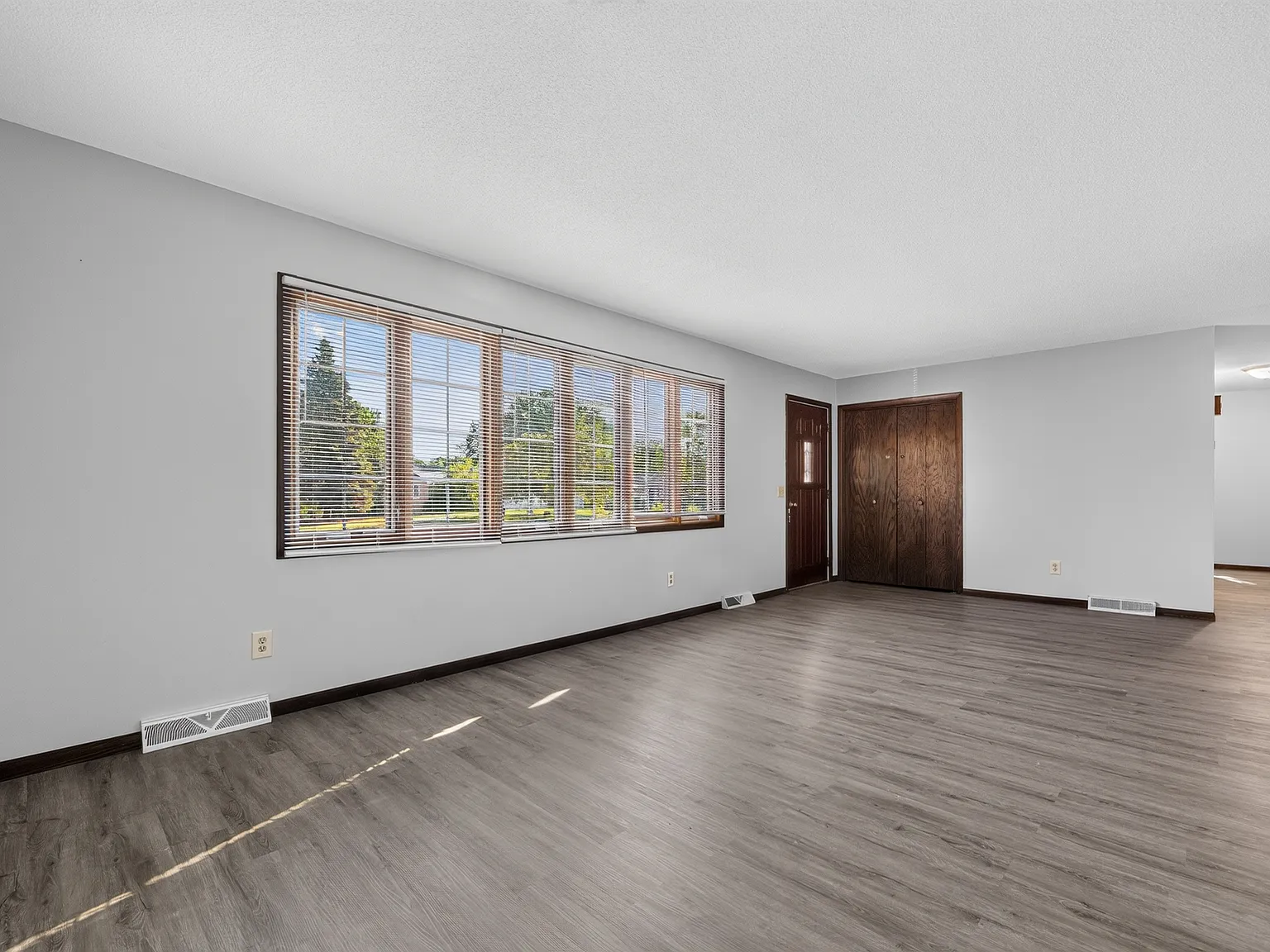 4 bed, 2039 sqft, $2,975 — Photo 2