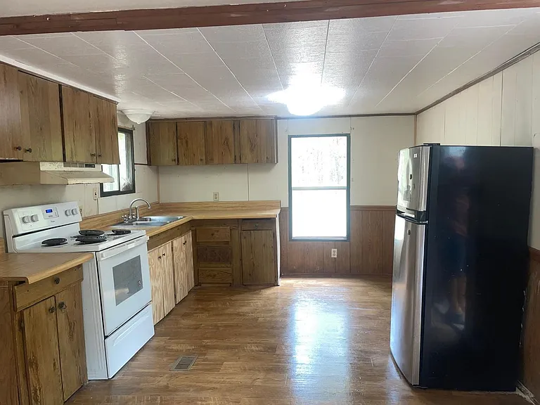 1118 Apple Ln — Photo 2