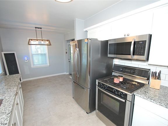 5th image of 2989 Howell Dr