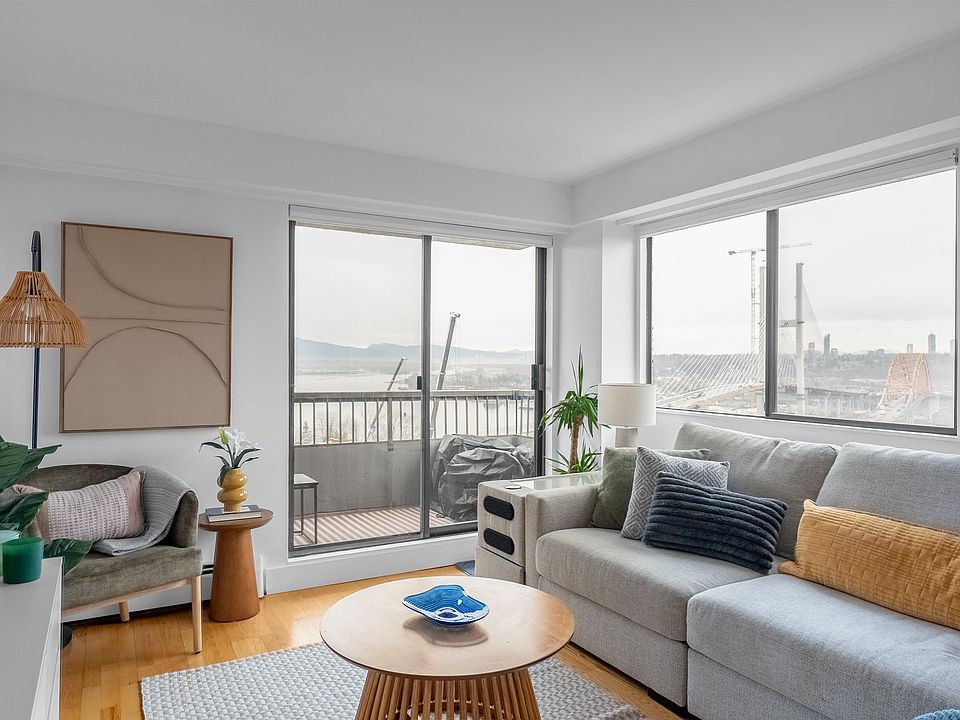 1st image of 47 Agnes St #1002