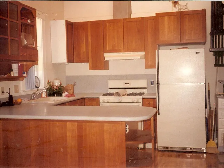 870 Islay St — Photo 2