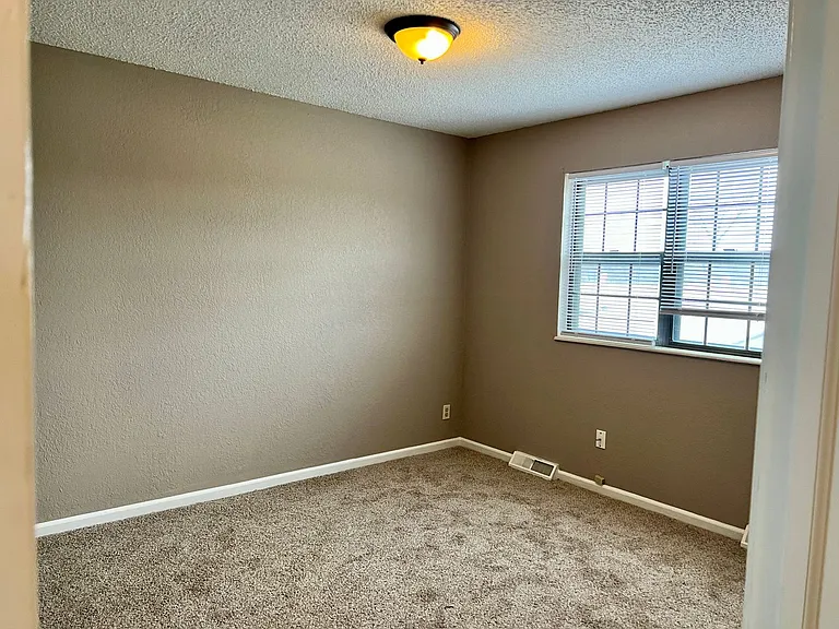 2342 S Crysler Ave — Photo 9