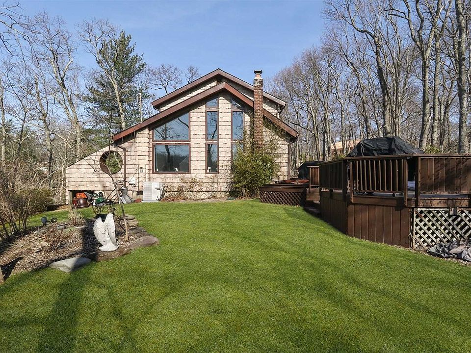 1st image of 5 Beacon Hill Dr