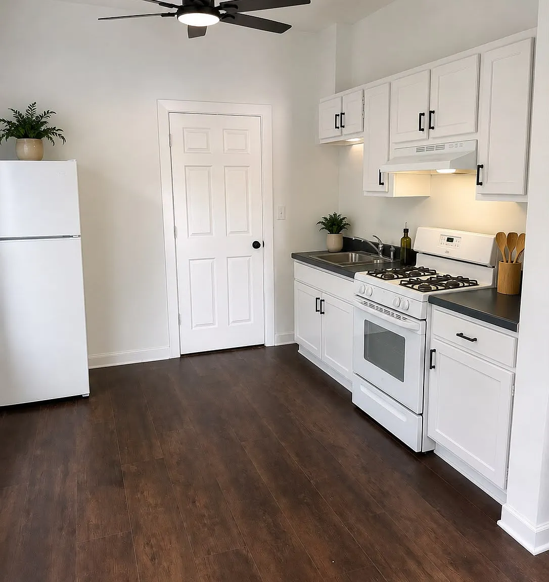 3 bed, 1200 sqft, $1,700 — Photo 4
