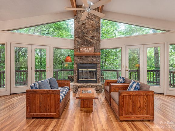 4th image of 827 Mountain Lake Dr
