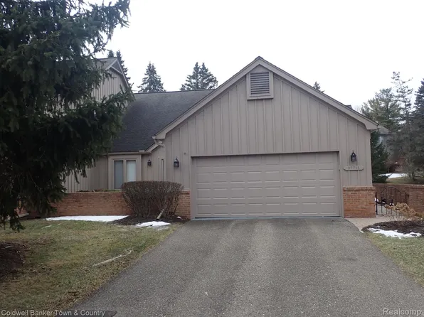 37711 Amber Dr, Farmington, MI 48331