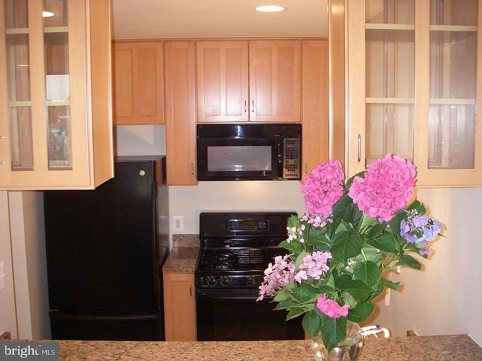 1st image of 1200 N Hartford St APT 405