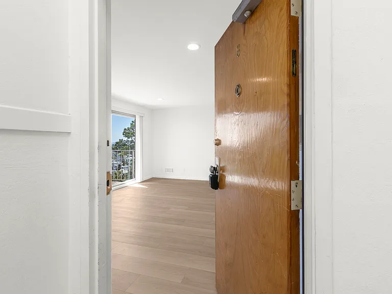 70 Crestline Dr #6 — Photo 4
