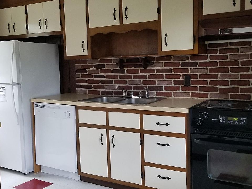 Lrg. Bright and Sunny Country Kitchen
