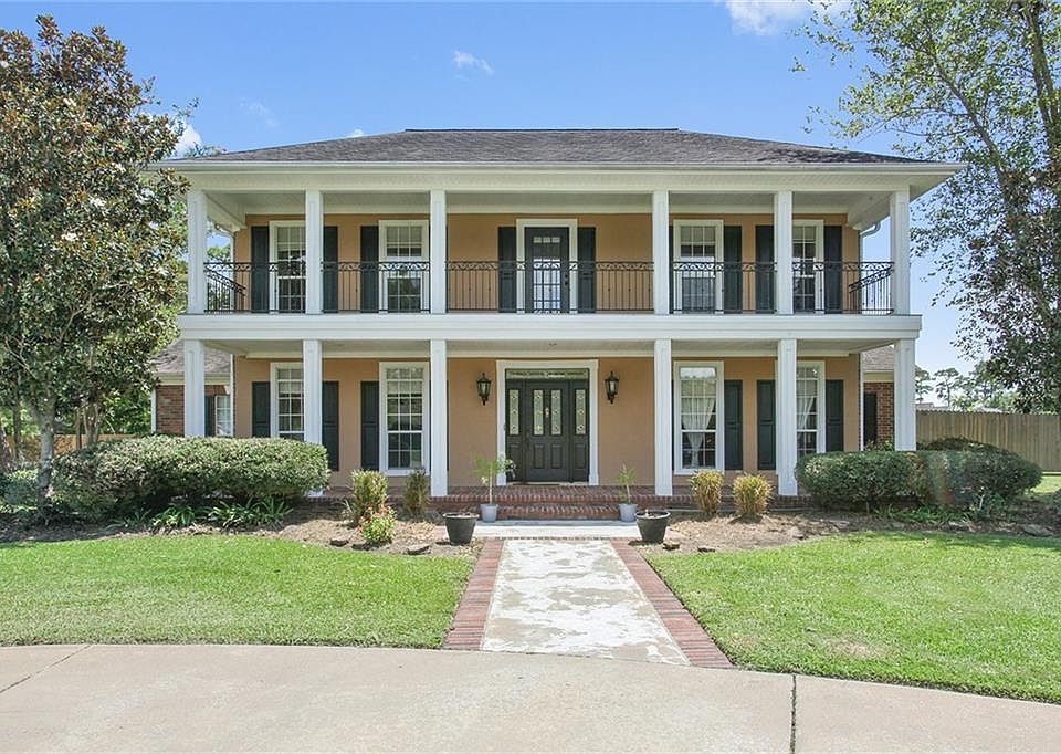 1st image of 901 Belle Arbe Dr