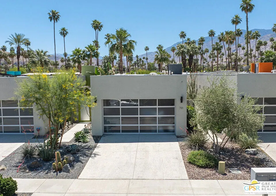 791 E Twin Palms Dr