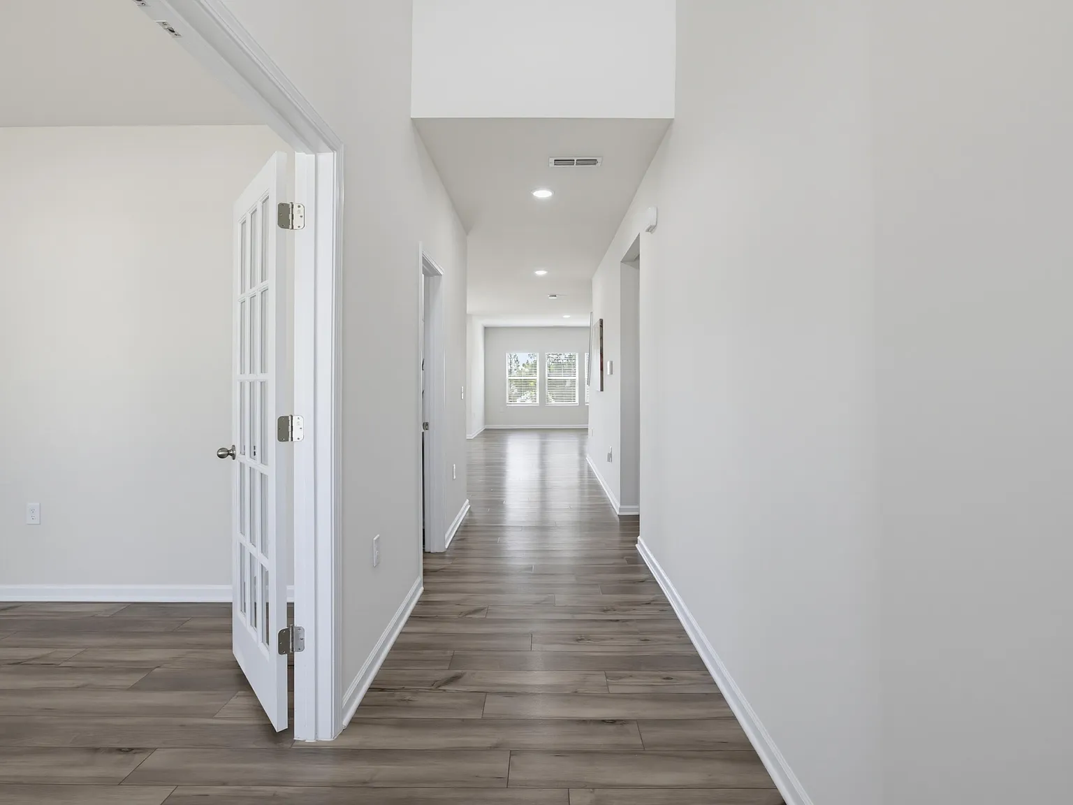 4 bed, 2.5 bath, 2787 sqft, $2,700 — Photo 2