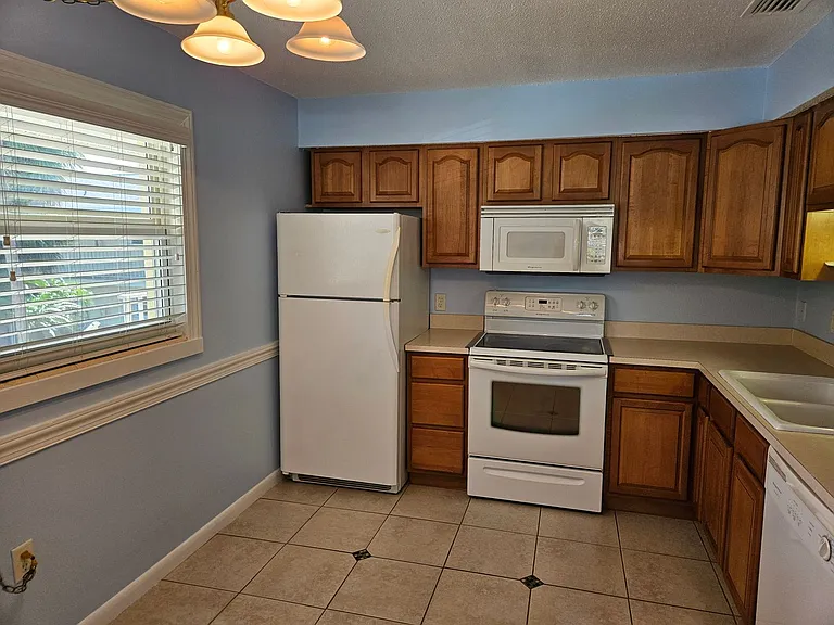 370 Base Ave E #210 — Photo 21