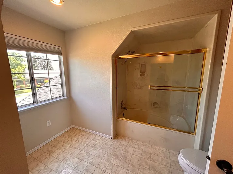 4033 W Douglas Ave — Photo 19