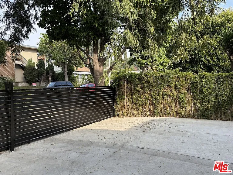 7512 Norton Ave — Photo 3