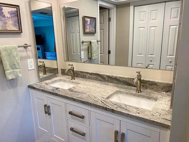 His and her sinks, granite countertop!