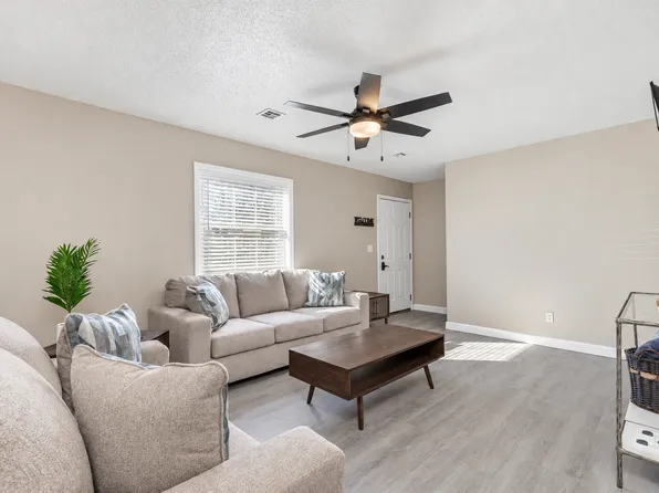 23110 Triple Ln #15, Saint Robert, MO 65584