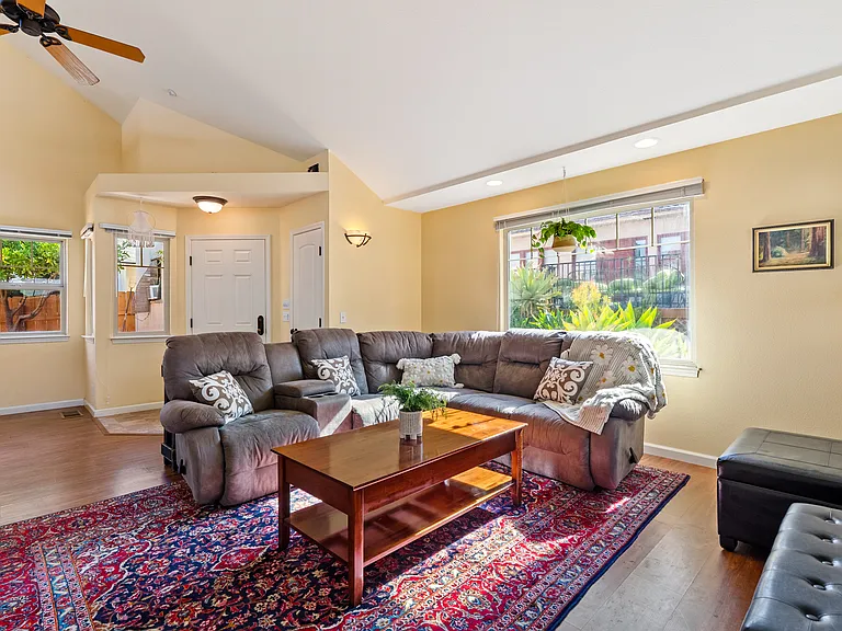 1310 Peach St — Photo 7