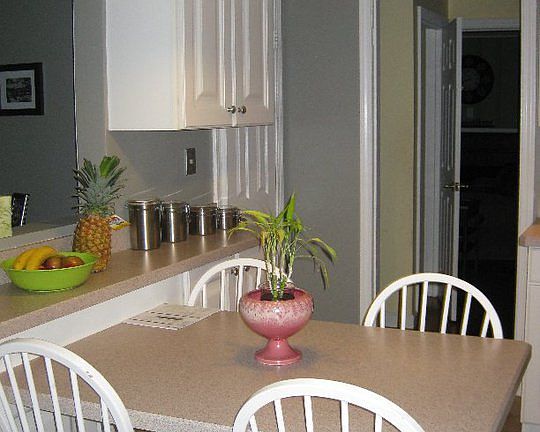 Eat-in Kitchen