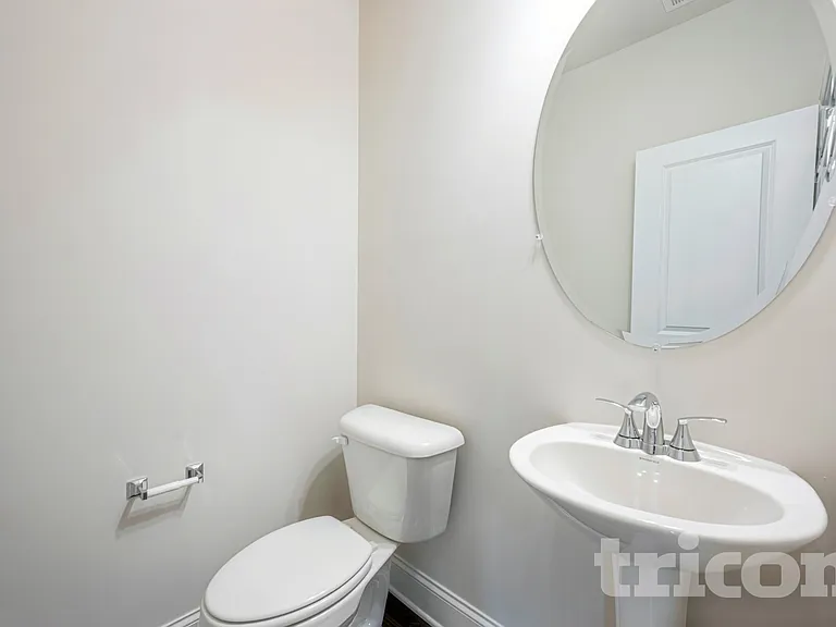 431 Curlin Ct — Photo 23