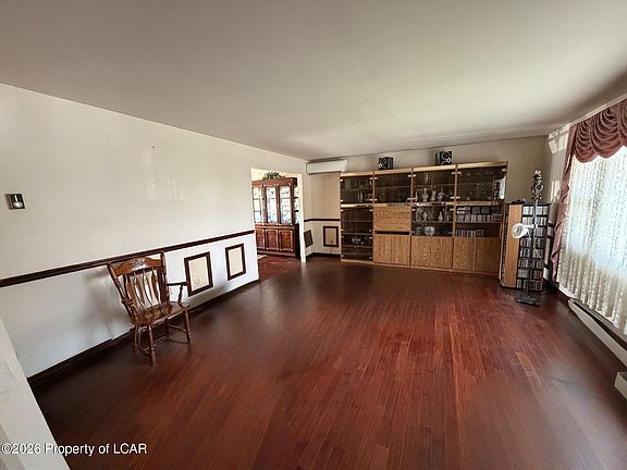 5th image of 295 Rutter Ave