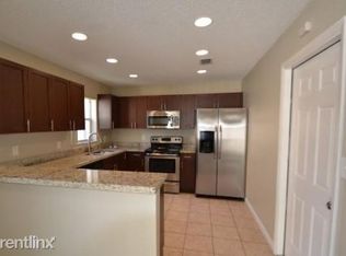 10171 NW 3rd St, Pembroke Pines, FL 33026