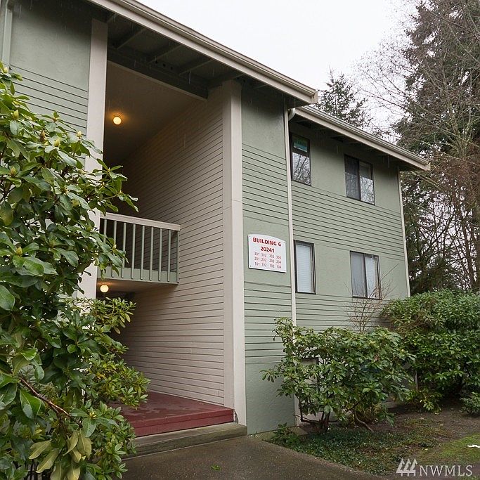1st image of 4015 NE Lookout Ln