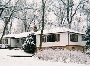 324 Oxford Rd, Tower Lakes, IL 60010