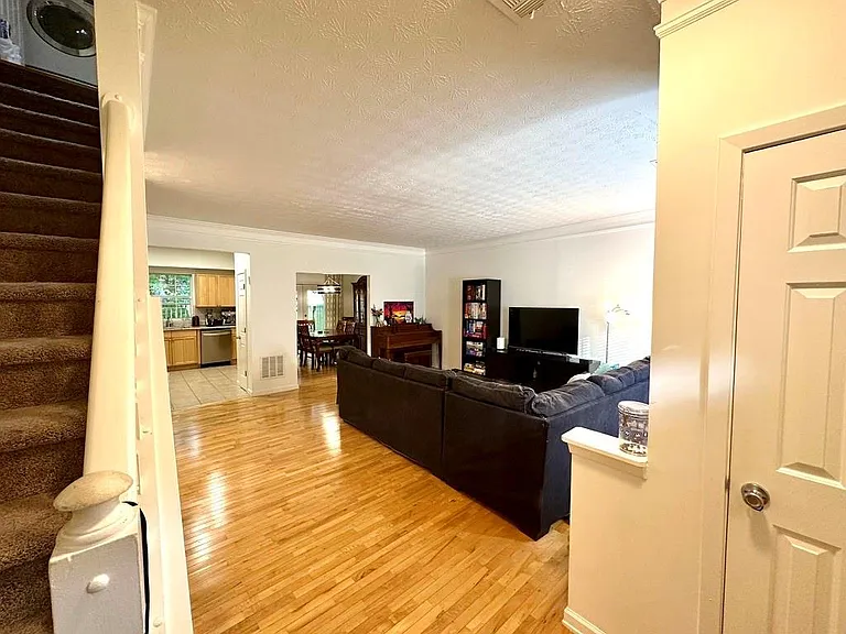 3635 Monticello Cmns — Photo 2