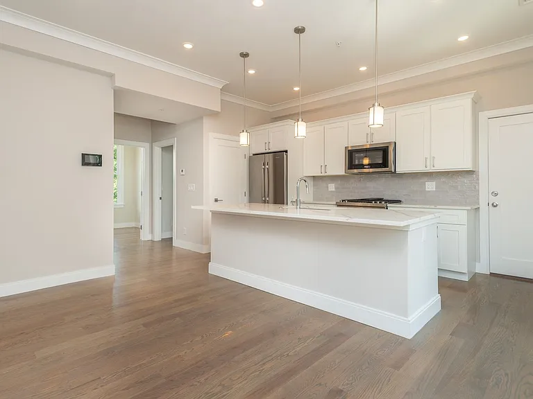 3247 Washington St #3 — Photo 3