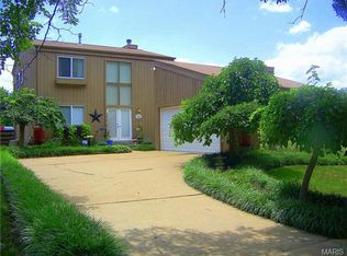 704 Country Stone Ct, Ballwin, MO 63021