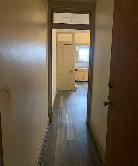 Entrance to Bright Studio Apartment.
No Carpet. New Luxury Vinyl Tile through the Studio Apartment