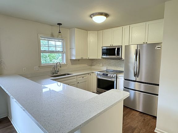 5th image of 3025 Barclay Way