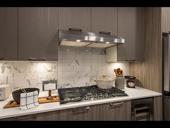 4th image of 510 W 20th St #1-824