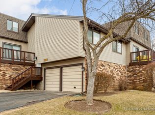 3S406 Twin Pines Dr, Warrenville, IL