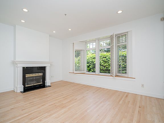 5th image of 2879 Yukon St