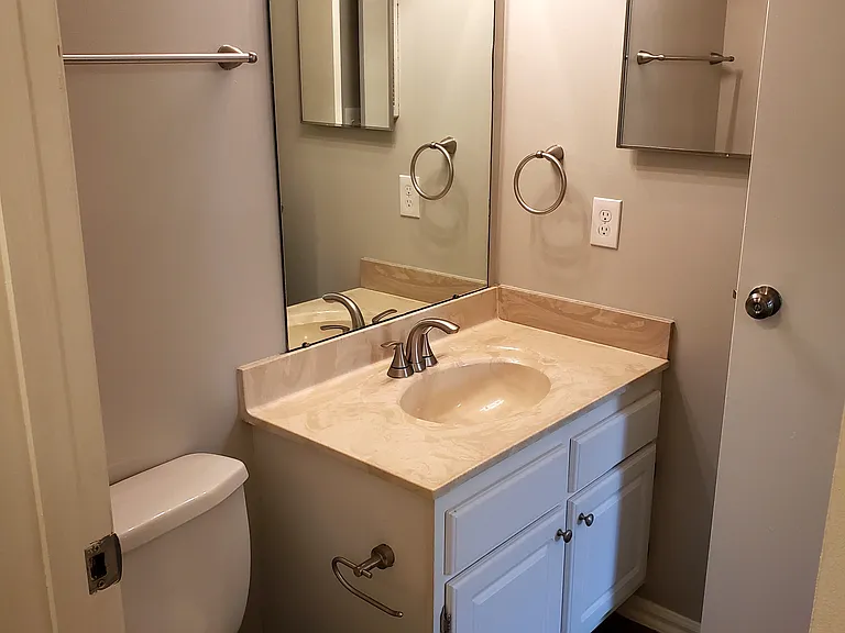 Harbour Club Apartments — Photo 49