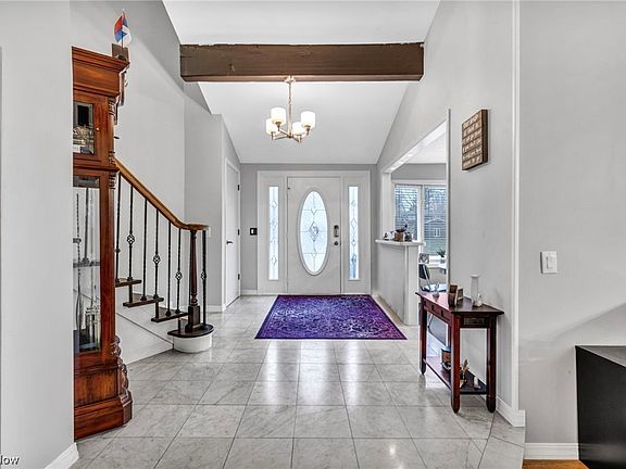 3rd image of 8327 Glen Oak Dr